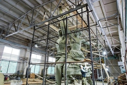 В Свердловской области появилась копия монумента «Рабочий и колхозница»