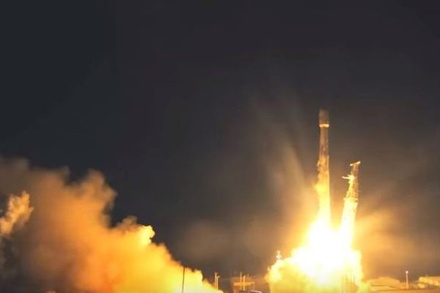 Компания SpaceX успешно вывела на орбиту все 10 спутников связи