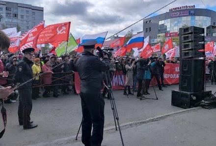В Госдуме призвали изменить закон после штрафа за исполнение гимна на митинге