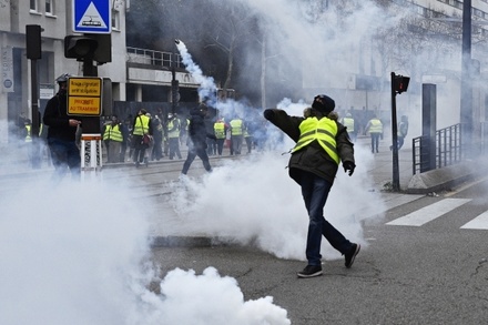 Крупнейший информационный телеканал Франции объявил бойкот «жёлтым жилетам»