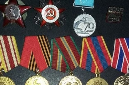 На Сахалине на свалке нашли пиджак с орденами ветерана Великой Отечественной войны