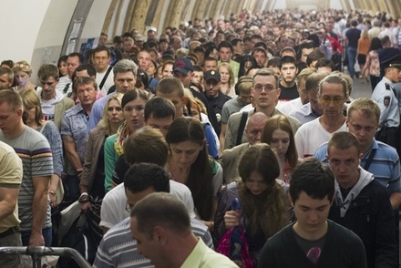 Власти Москвы не будут повышать тарифы на проезд в метро в часы пик