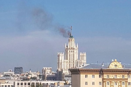 В Москве загорелась высотка на Котельнической набережной