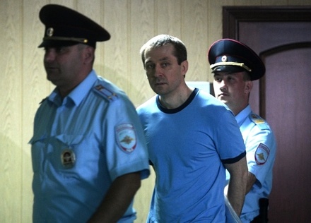 Экс-полковника МВД Дмитрия Захарченко приговорили к 13 годам колонии строгого режима
