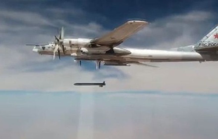 Появилось видео ударов российских крылатых ракет по позициям террористов в Сирии