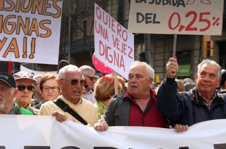 Тысячи жителей Барселоны вышли на улицы города с призывами увеличить пенсию