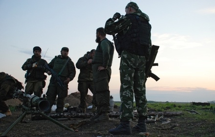 Силовики Украины обстреливают района возле аэропорта Донецка 
