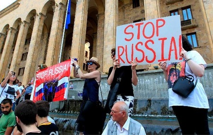 МИД РФ потребовал от Тбилиси обеспечить безопасность российских журналистов