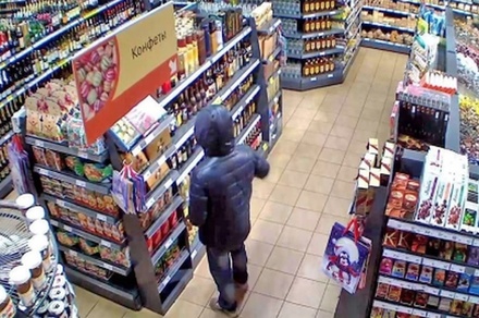 Житель Тольятти украл из магазина около 50 шоколадок