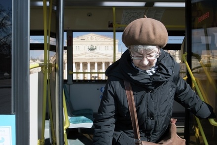 За день более 4 тыс. пожилых москвичей пытались попасть в общественный транспорт