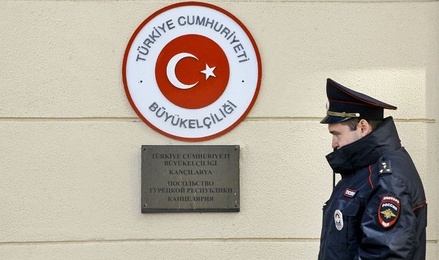 Возле здания посольства Турции в Москве усилены меры безопасности