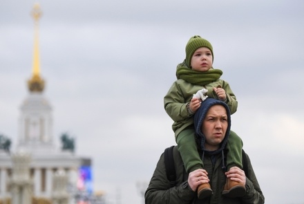 Российские родители предложили учредить звание «Отец-герой»