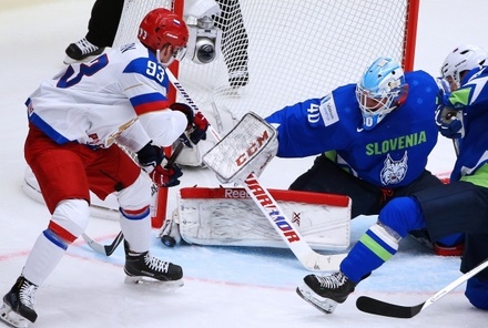 Хоккеисты сборной России победили словенцев на чемпионате мира