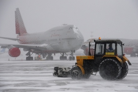 Метель стала причиной задержки десятков рейсов в аэропортах Москвы