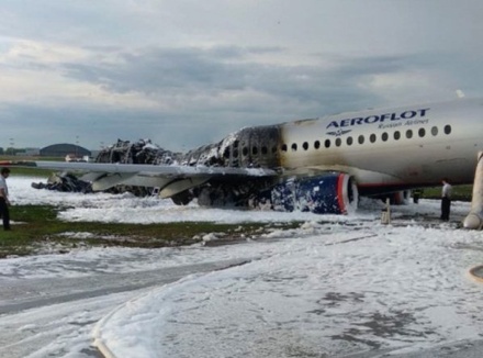 СКР подтвердил гибель 11 взрослых и 2 детей при пожаре в самолёте в Шереметьеве