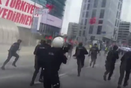 Турецкая полиция применила слезоточивый газ на первомайской демонстрации
