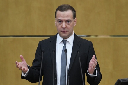 Дмитрий Медведев предложил запретить американские товары в России