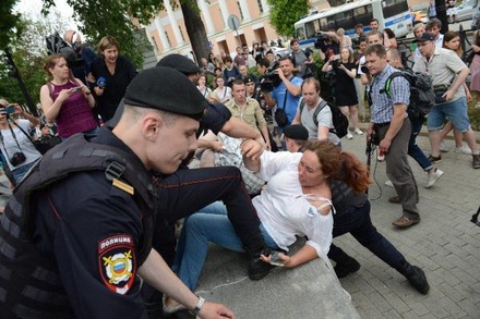 СМИ сообщили о задержании на несанкционированной акции в Москве более 400 человек