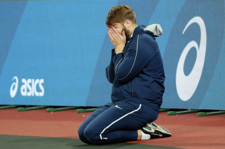 Российским атлетам приостановили выдачу статуса нейтральных спортсменов