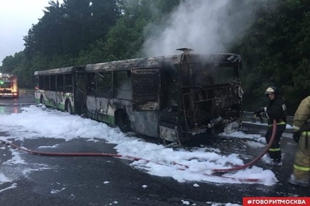 На МКАД сгорел автобус