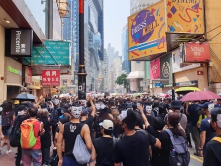 Демонстранты в Гонконге устроили транспортный хаос