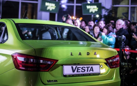 В ОП РФ усомнились в желании чиновников ездить на Lada Vesta