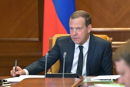 Дмитрий Медведев в ближайшую неделю распределит обязанности между своими замами