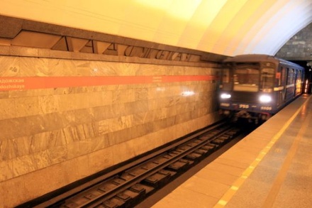 В Петербурге из-за угрозы взрыва закрыли станцию метро «Ладожская»