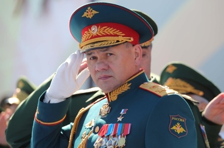 Сергей Шойгу поздравил ветеранов и военнослужащих с Днём Победы
