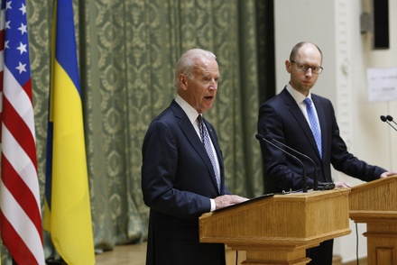 Вице-президент США обещал Украине усилить санкционное давление на РФ