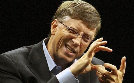 Билл Гейтс потерял звание самого богатого человека в мире