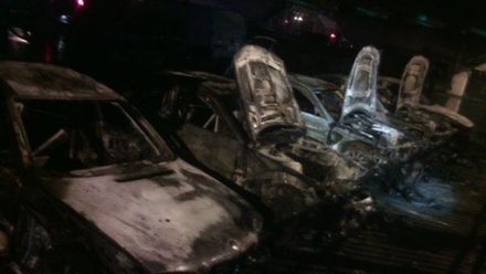 По факту пожара на автостоянке на Рублёвском шоссе возбудили уголовное дело