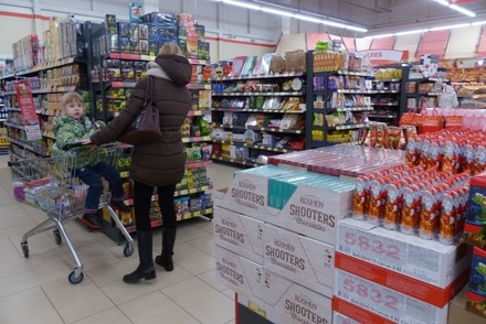 Средний чек граждан России за один визит в магазин в декабре вырос до 586 рублей