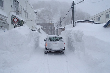 Сильнейший за 50 лет снегопад на Хоккайдо привёл к транспортному коллапсу