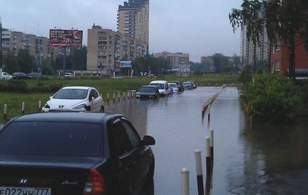 Мосавтодор призывает минимизировать поездки на личном транспорте из-за дождя