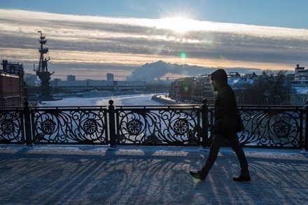 Синоптики сохранили оранжевый уровень опасности в Москве из-за мороза