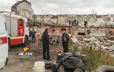 Один человек погиб при обрушении ветхого здания в Новосибирске