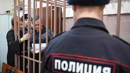 Суд продлил арест пяти обвиняемым по делу Михаила Абызова