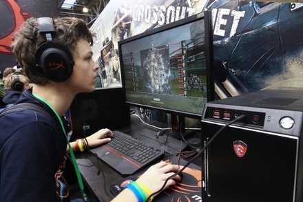 ВЦИОМ назвал главными проблемами молодёжи зависимость от интернета и видеоигр