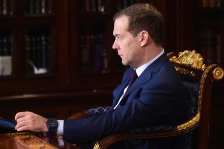 Дмитрий Медведев понизил прожиточный минимум в России