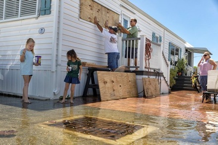 Во Флориде началась эвакуация жителей из-за приближения урагана «Дориан»