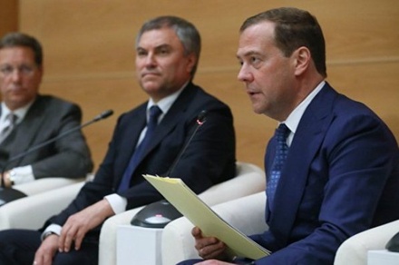 Дмитрий Медведев прибыл в Госдуму для консультаций с фракциями