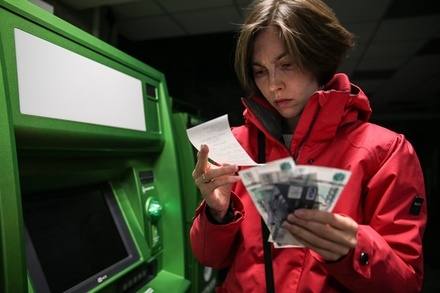 В соцсетях жалуются на списание мошенниками денег с карт «Сбербанка» без пароля