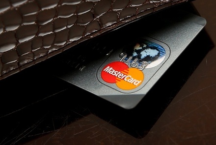 В Индии запретили выпускать новые карты MasterCard