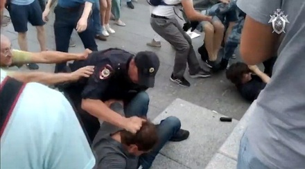 СКР опубликовал видео с нападениями на росгвардейцев во время летних акций