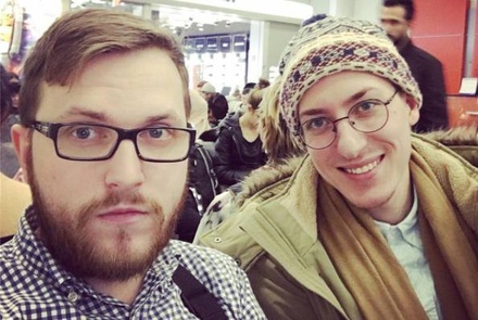 Зарегистрировавшие в МФЦ брак геи покинули Россию