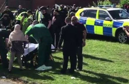 В Британии автомобиль врезался в толпу возле мечети