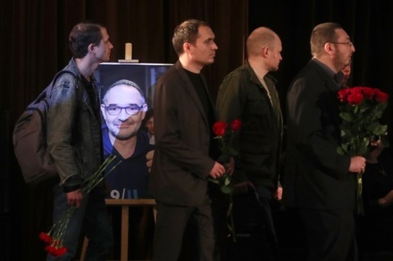 В Москве проходит церемония прощания с Антоном Носиком
