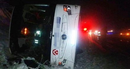 В Турции перевернулся пассажирский автобус