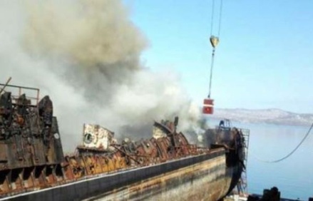 На Камчатке загорелась подводная лодка, отправленная на утилизацию